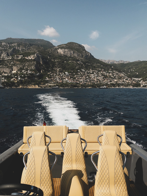 Sièges en cuir du yacht en carbone SAY à Monaco
