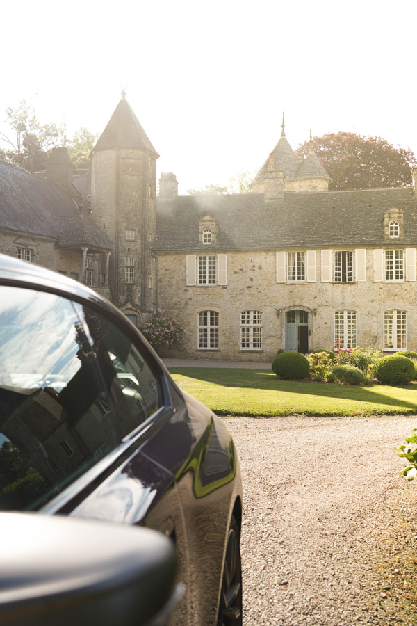 Reportage photographique pour BMW devant un château de Valognes, en Normandie